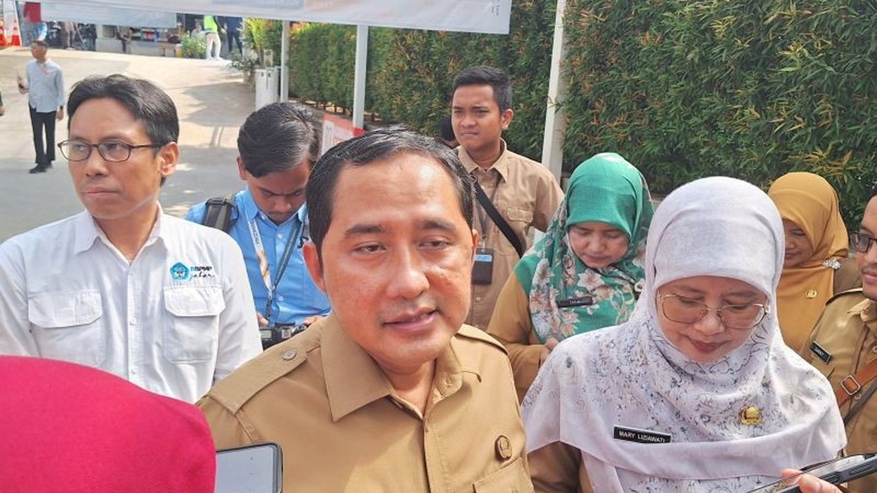 Wakil Wali Kota Depok Chandra Rahmansyah meresmikan Koperasi Merah Putih di Baktijaya. Koperasi Merah Putih diharapkan kuatkan ekonomi kerakyatan dan buka akses pendanaan.