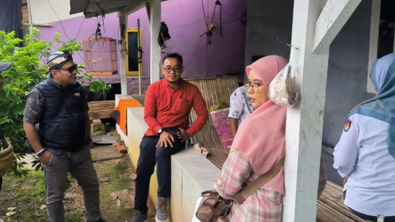 Bawaslu Karawang melakukan pengawasan ketat terhadap kegiatan pencocokan dan penelitian (coklit) terbatas data pemilih oleh KPU Karawang, menegaskan pentingnya akurasi data pemilih untuk Pemilu kredibel.