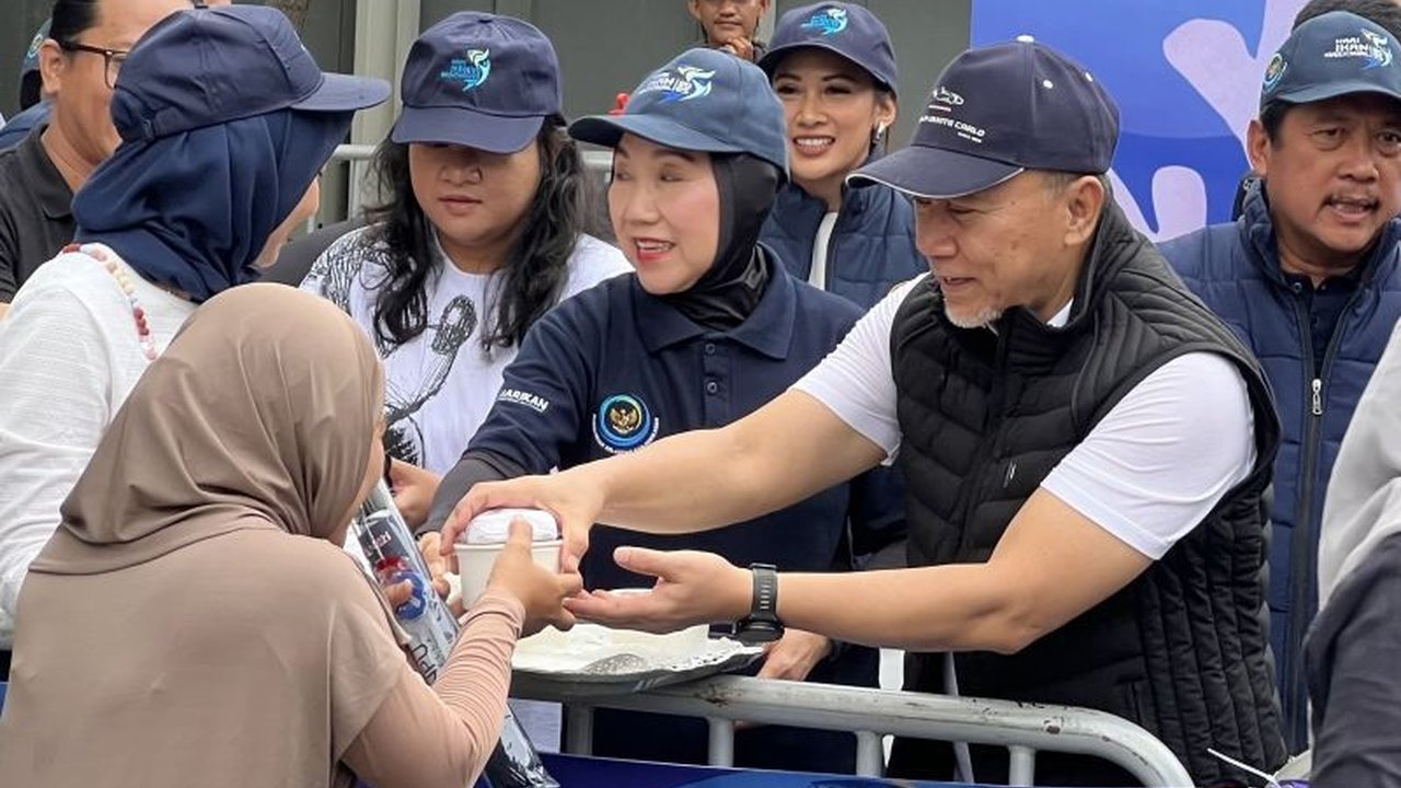 Menko Pangan Zulkifli Hasan menargetkan Indonesia mencapai swasembada protein pada tahun 2026. Target ambisius ini diharapkan menjadi kunci peningkatan kecerdasan bangsa dan mewujudkan generasi emas.
