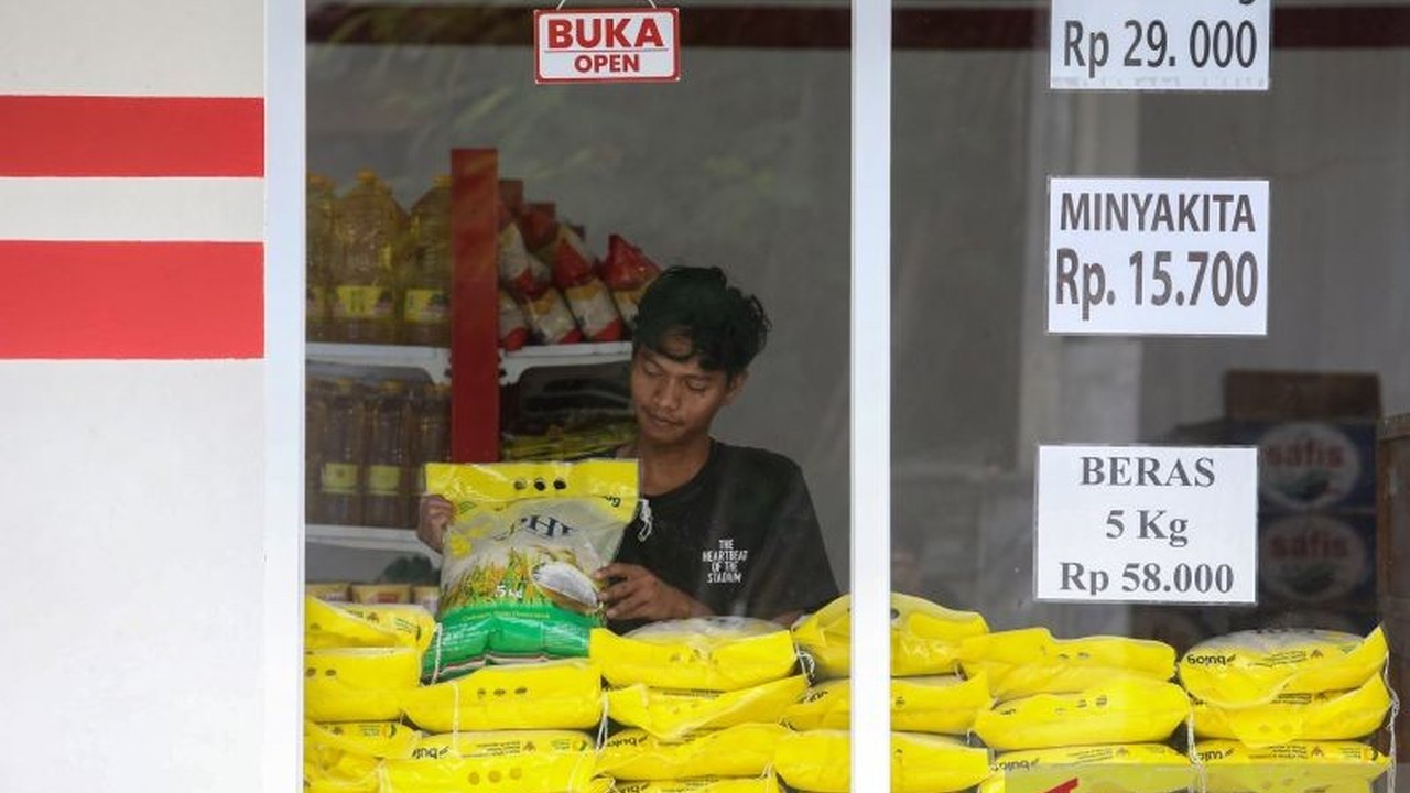 Berbagai peristiwa penting mewarnai **Ekonomi Sepekan** terakhir, mulai dari kendala honor Kemenkop, temuan migas Pertamina, diskon Nataru, hingga sinyal penurunan BI-Rate dan demutualisasi bursa efek. Simak rangkuman lengkapnya!