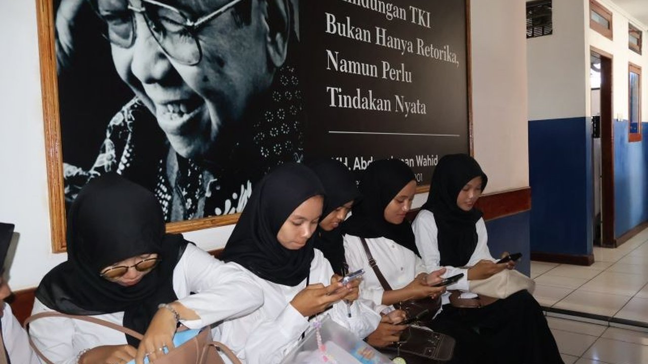 BP3MI Sumbar memastikan pemulangan Pekerja Migran Indonesia (PMI) asal Sumatera Barat yang disiksa majikannya di Malaysia. Kasus PMI Sumbar disiksa ini menjadi perhatian serius pemerintah.