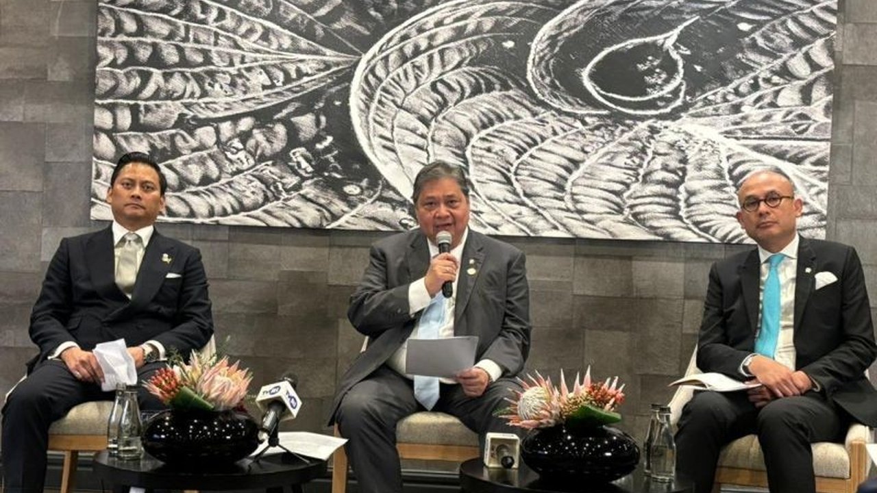 Menteri Koordinator Bidang Perekonomian Airlangga Hartarto mengumumkan rencana Kunjungan Pemimpin Angola Ethiopia ke Indonesia pada 2026 untuk bertemu Presiden Prabowo Subianto, membuka peluang kerja sama strategis, terutama di sektor pertanian.