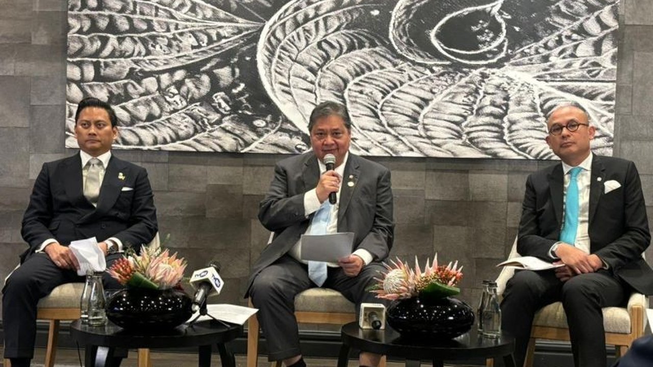 Wakil Presiden Gibran di G20 Afrika Selatan aktif berpartisipasi dalam forum MIKTA dan serangkaian pertemuan bilateral, membuka peluang kerja sama ekonomi vital bagi Indonesia.