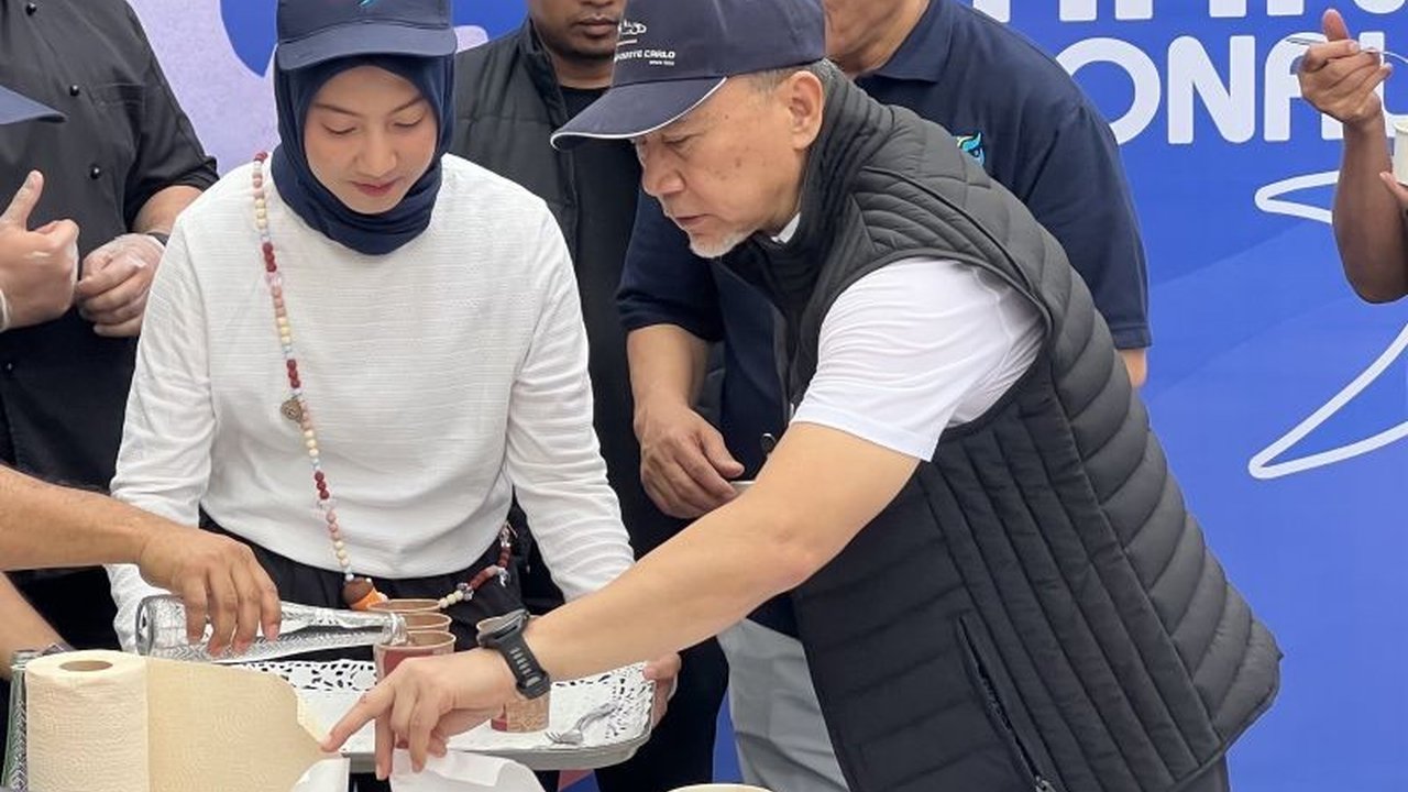 Menko Pangan Zulkifli Hasan mengungkapkan program Makan Bergizi Gratis (MBG) pada 2026 memerlukan 82,9 juta porsi protein. Pemerintah tengah berupaya keras mencari sumber protein agar harga tidak melonjak.