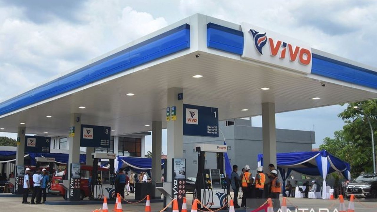 Harga BBM Vivo mengalami penurunan di awal Mei 2025;  Revvo 90 kini Rp12.650, Revvo 92 Rp12.730, Revvo 95 Rp13.170, dan Diesel Primus Plus Rp13.810 per liter.