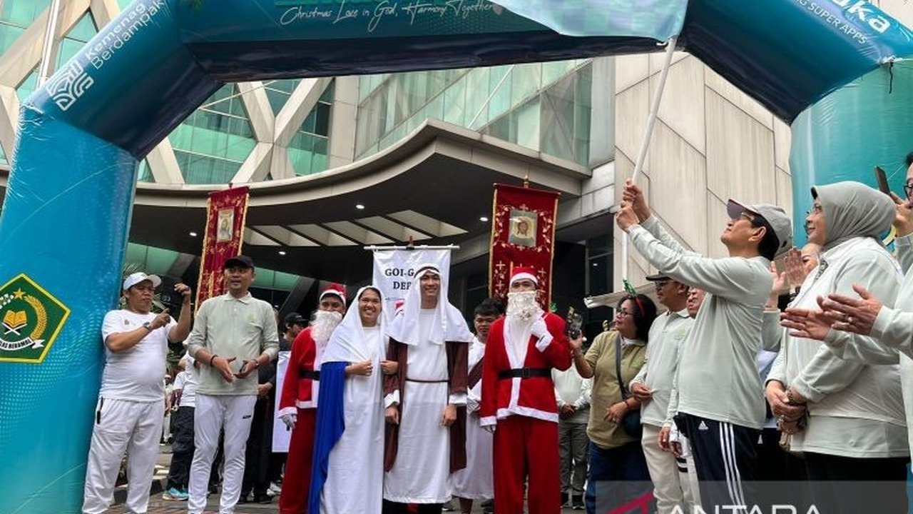 Kemenag serukan semangat rawat toleransi dan pererat kebersamaan melalui jalan santai lintas iman di CFD Jakarta, menandai rangkaian Natal 2025. Pesan kuat untuk jaga kerukunan.