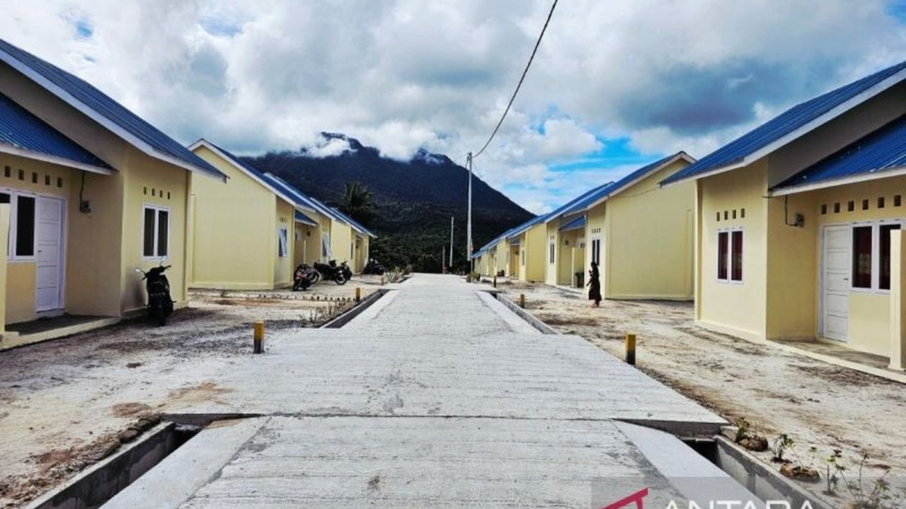 Sebanyak 57 rumah dalam Program Pengentasan Kawasan Kumuh Natuna kini telah dihuni, membawa harapan baru bagi warga Batu Kapal di lingkungan yang lebih layak dan teratur.