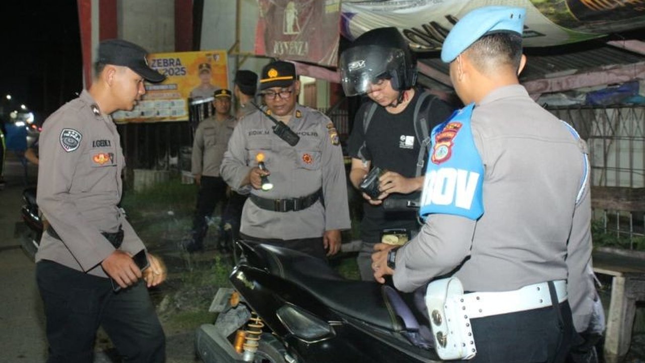 Polres Sigi gencarkan Patroli Malam, mengerahkan ratusan personel untuk menjaga Kamtibmas. Langkah antisipatif ini bertujuan menciptakan rasa aman dan kondusif bagi masyarakat Sigi.