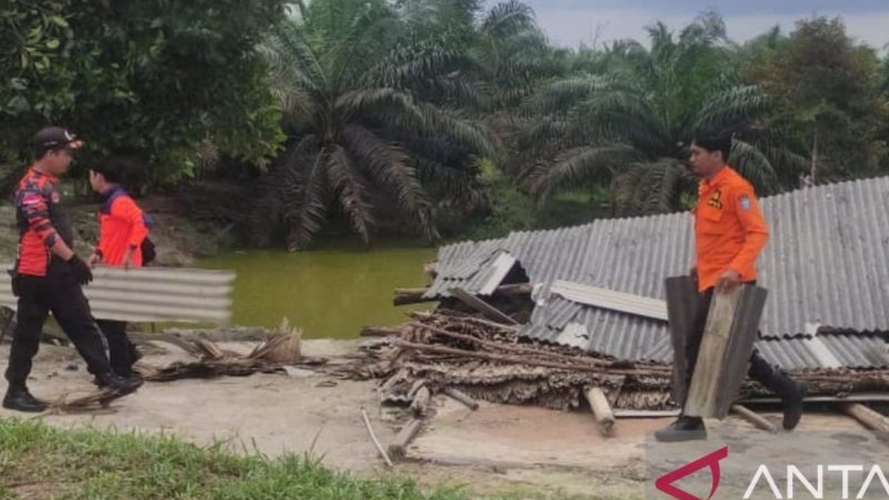 BPBD Bangka aktif mengantisipasi bencana dengan menyiagakan Relawan Destana di seluruh desa. Langkah ini diambil untuk pengawasan dini dan respons cepat terhadap potensi bencana alam.