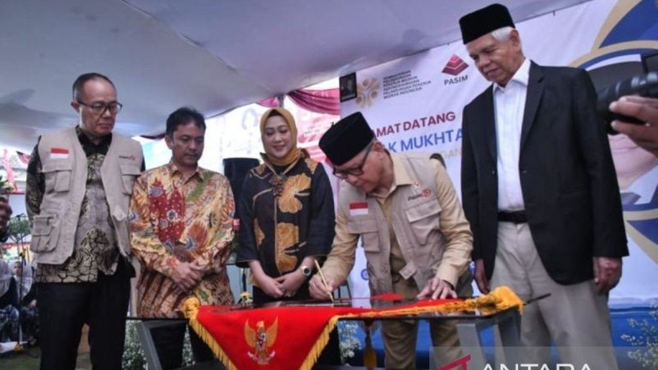 Menteri P2MI Mukhtarudin membuka peluang bagi calon pekerja migran untuk mengajukan Kredit Usaha Rakyat (KUR) hingga Rp100 juta, mempermudah biaya keberangkatan. Peluang **KUR Pekerja Migran** ini didukung alokasi dana besar.