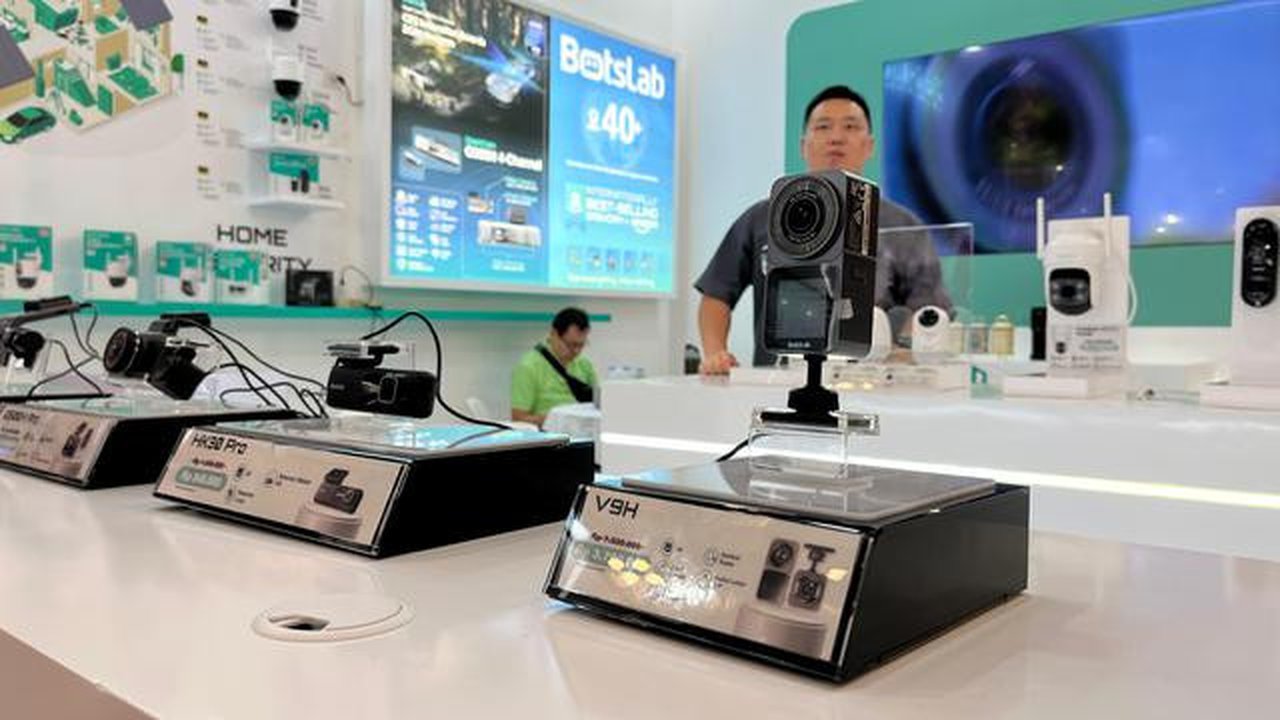 Botslab ramaikan pasar Dash Cam nasional dengan menampilkan lini produk andalannya di GJAW 2025. (Liputan6.com/Septian Pamungkas)