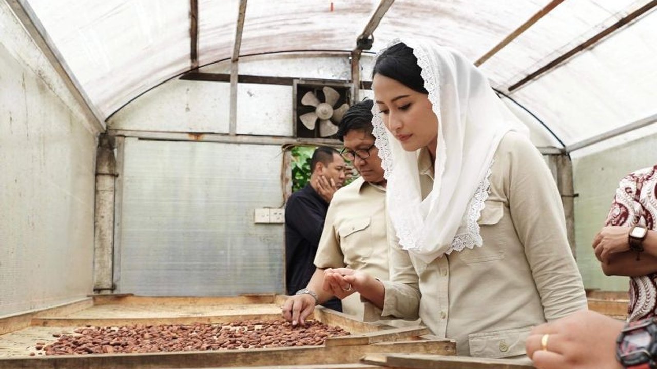Wakil Menteri Perdagangan (Wamendag) Dyah Roro Esti dorong eksportir kakao Bali, Cau Chocolates, manfaatkan perjanjian dagang internasional. Peluang besar di pasar Eropa menanti produk kakao berkualitas.