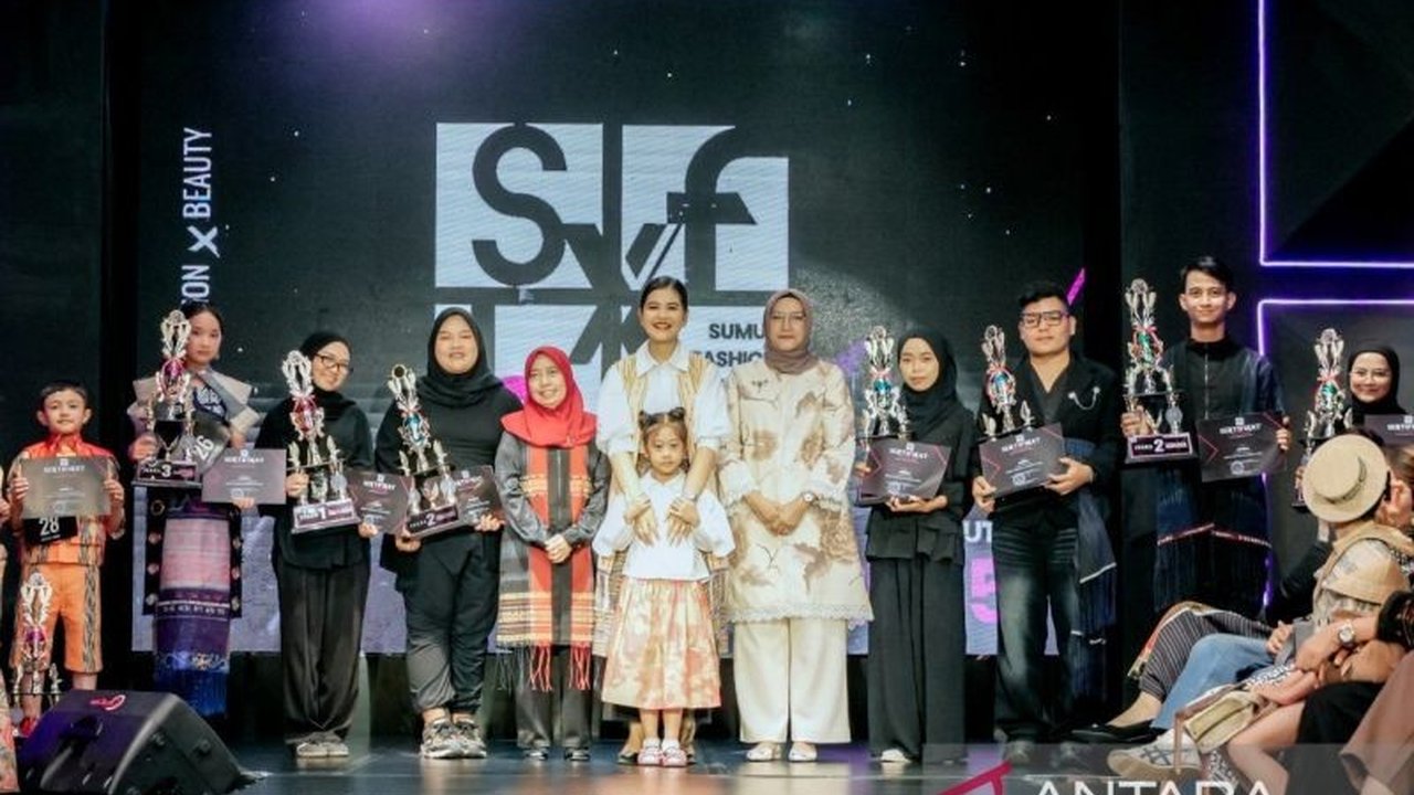 Ketua Dekranasda Sumut, Kahiyang Ayu, memberikan dukungan penuh untuk Sumut Fashion Beauty 2025, sebuah ajang penting bagi pelaku fashion dan UMKM lokal. Simak dampaknya!