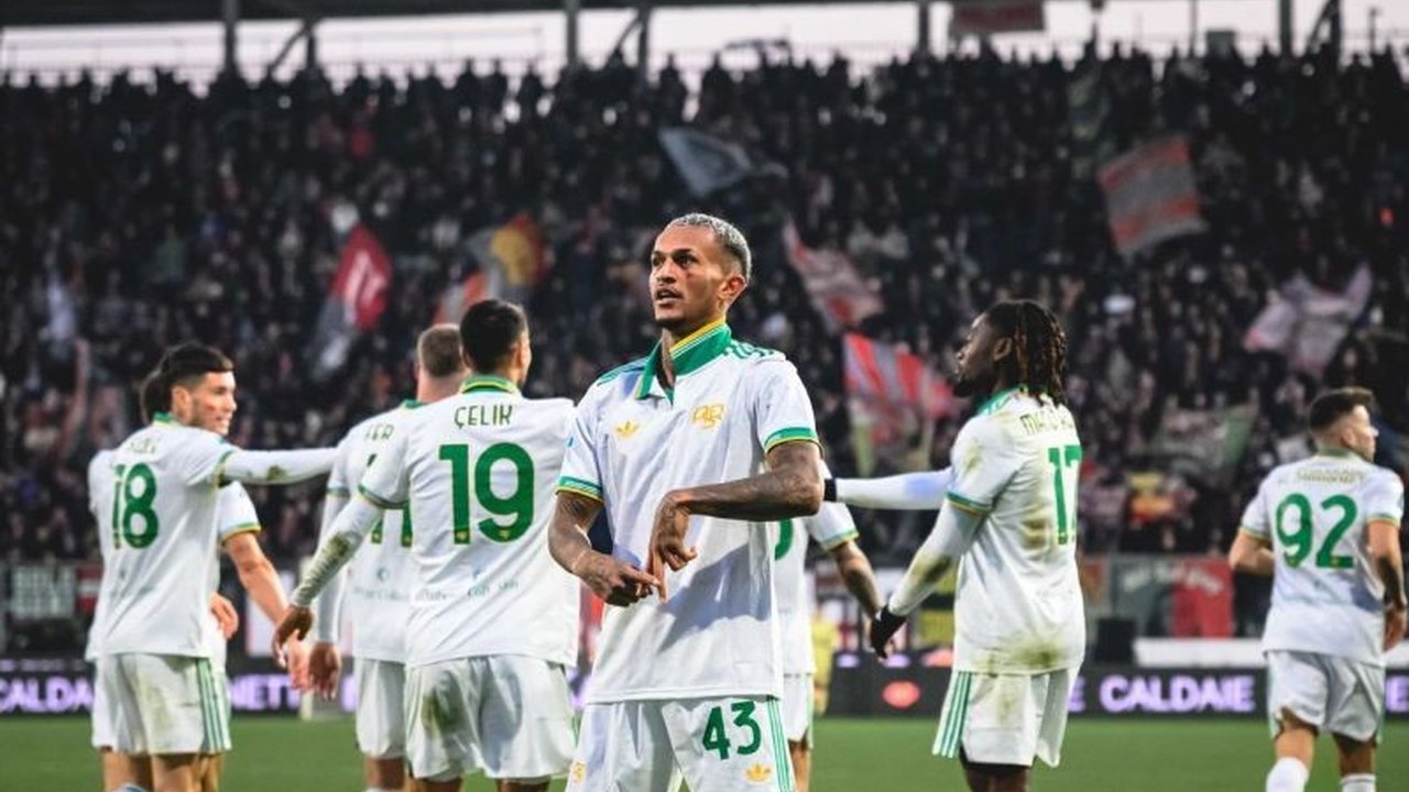 Penjaga gawang Timnas Indonesia, Emil Audero, menunjukkan penampilan impresif dengan sejumlah penyelamatan krusial, namun Cremonese harus mengakui keunggulan AS Roma 3-1 dalam lanjutan Liga Italia.