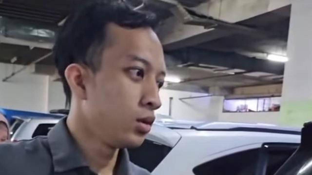 Viral seorang pria mengakui bahwa kendaraan yang dibawa merupakan barang bukti salah satu Polsek (@feedgramindo)