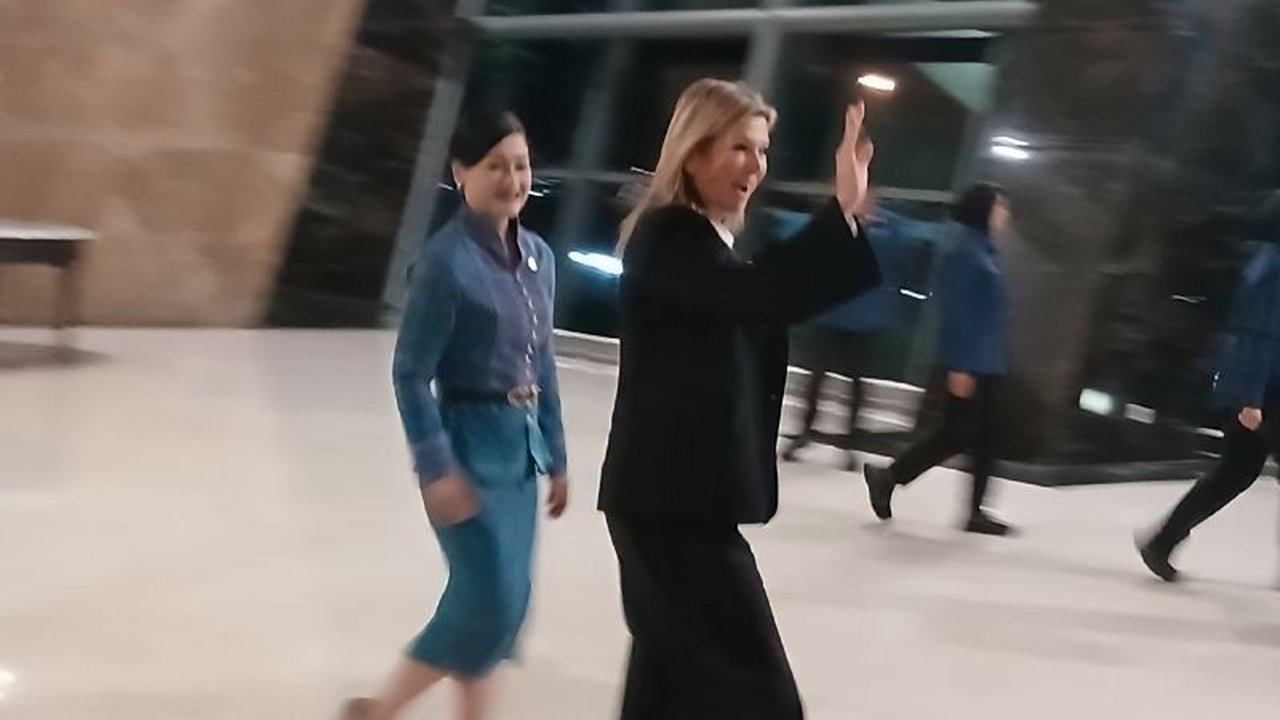 Ratu Maxima dari Kerajaan Belanda akan melakukan Kunjungan Ratu Maxima selama tiga hari di Indonesia, bertemu Presiden Prabowo, pejabat tinggi, dan masyarakat Solo untuk mempromosikan kesehatan finansial.