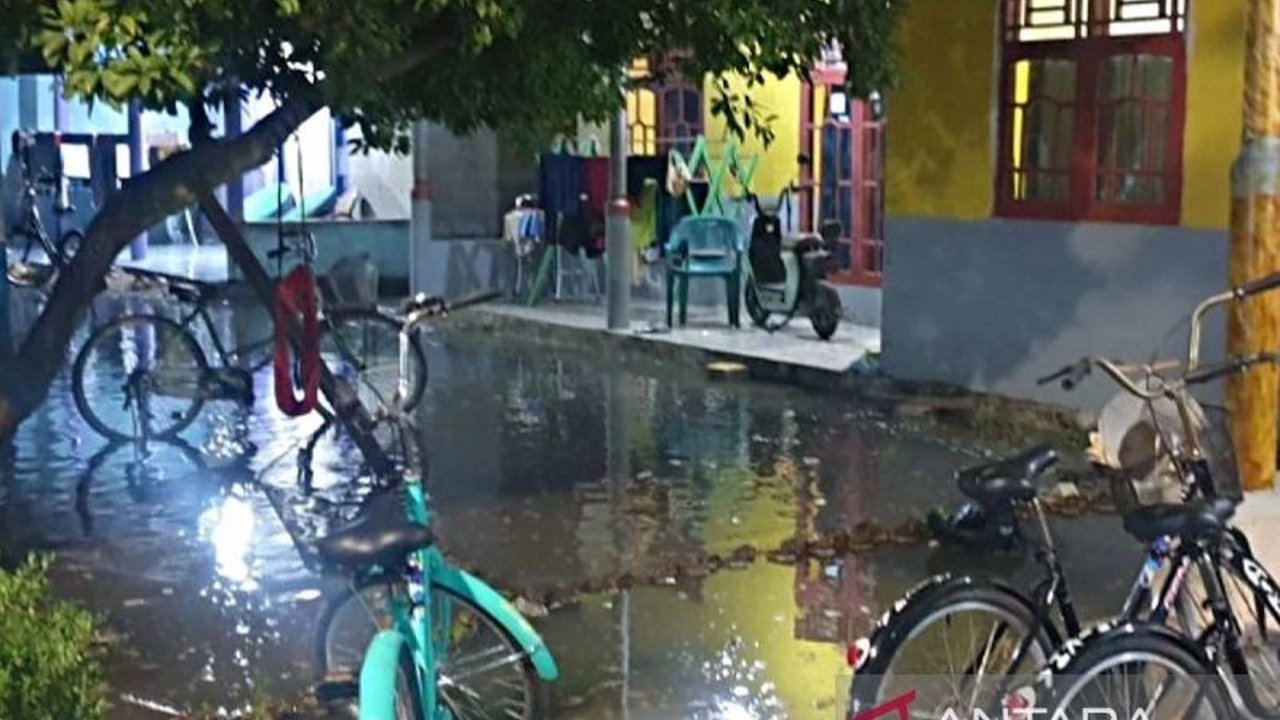 Kesiapan Sudin SDA Jakarta Utara dalam menghadapi musim hujan ekstrem dan banjir rob di pesisir Jakarta dipastikan. Seluruh sarana dan SDM disiagakan 24 jam.