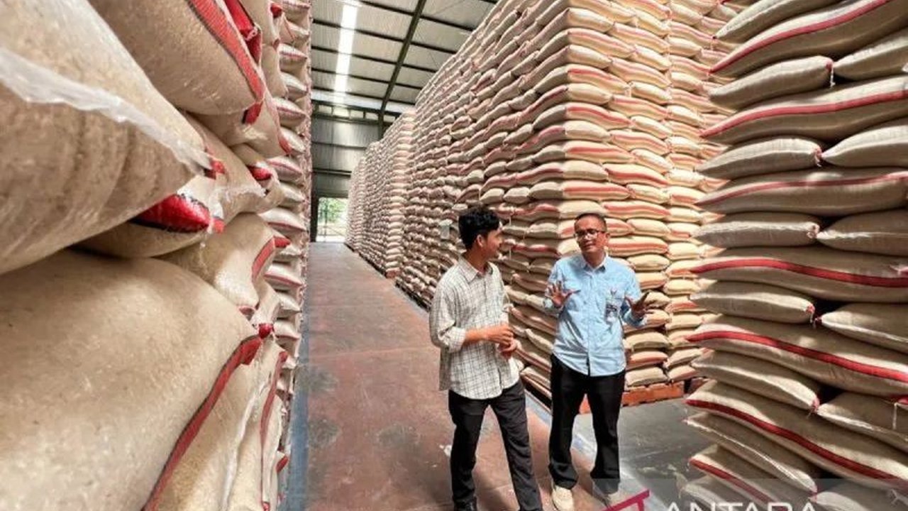 Perum Bulog akan memprioritaskan pembangunan 100 gudang baru di wilayah dengan akses pangan sulit, termasuk daerah 3T, demi memastikan kedaulatan pangan nasional dan pemerataan akses.
