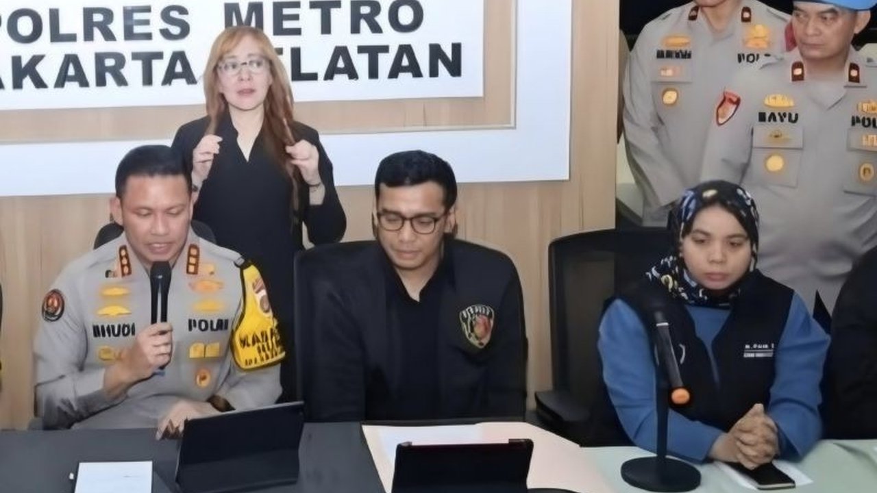 Alex Iskandar, ayah tiri sekaligus pembunuh Alvaro Kiano Nugroho, ditemukan tewas gantung diri. Hasil pemeriksaan Pusdokkes RS Polri pastikan tidak ada tanda kekerasan lain pada tubuh pelaku.