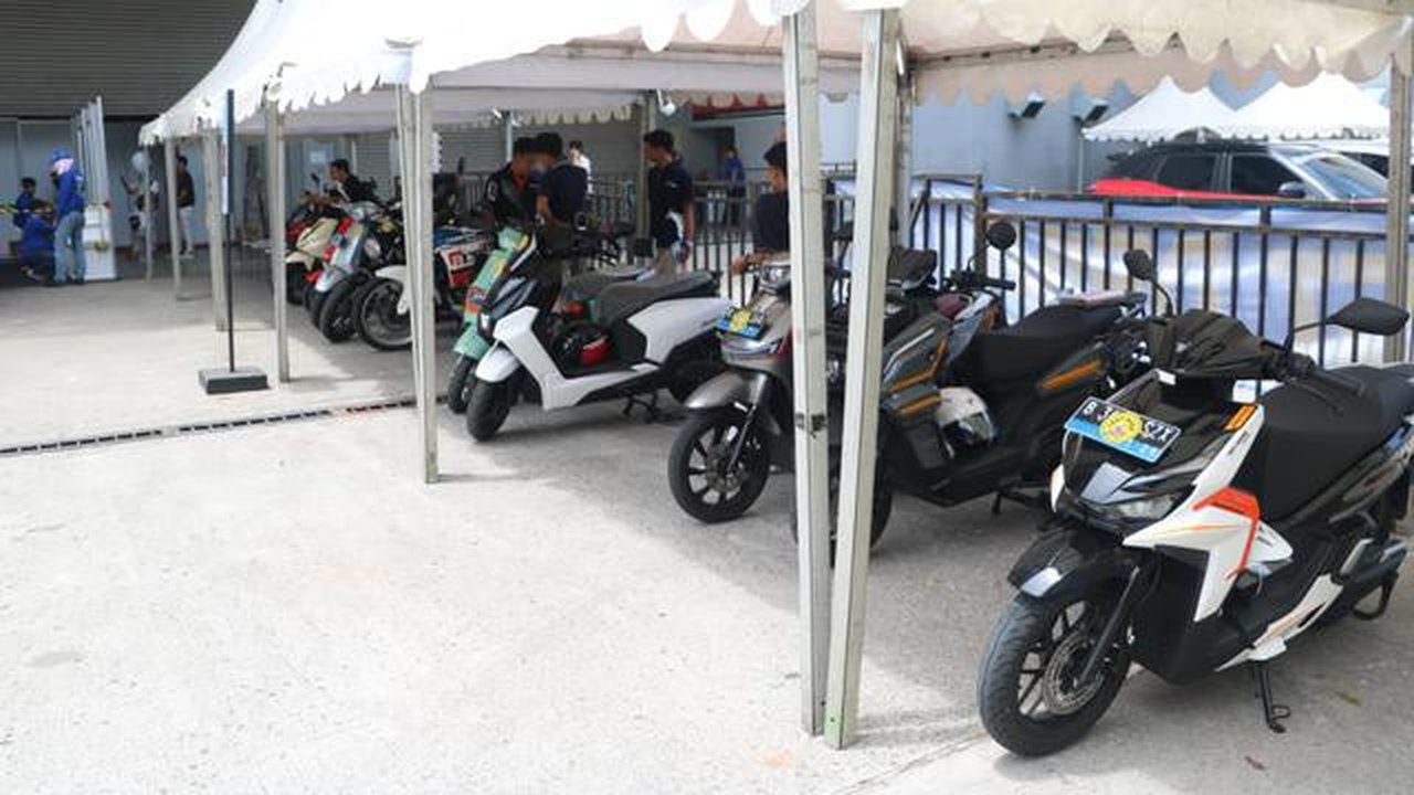 Area test ride di GJAW 2025 menjadi salah satu spot favorit para pengunjung (Liputan6.com/Zaidan Fakhir)