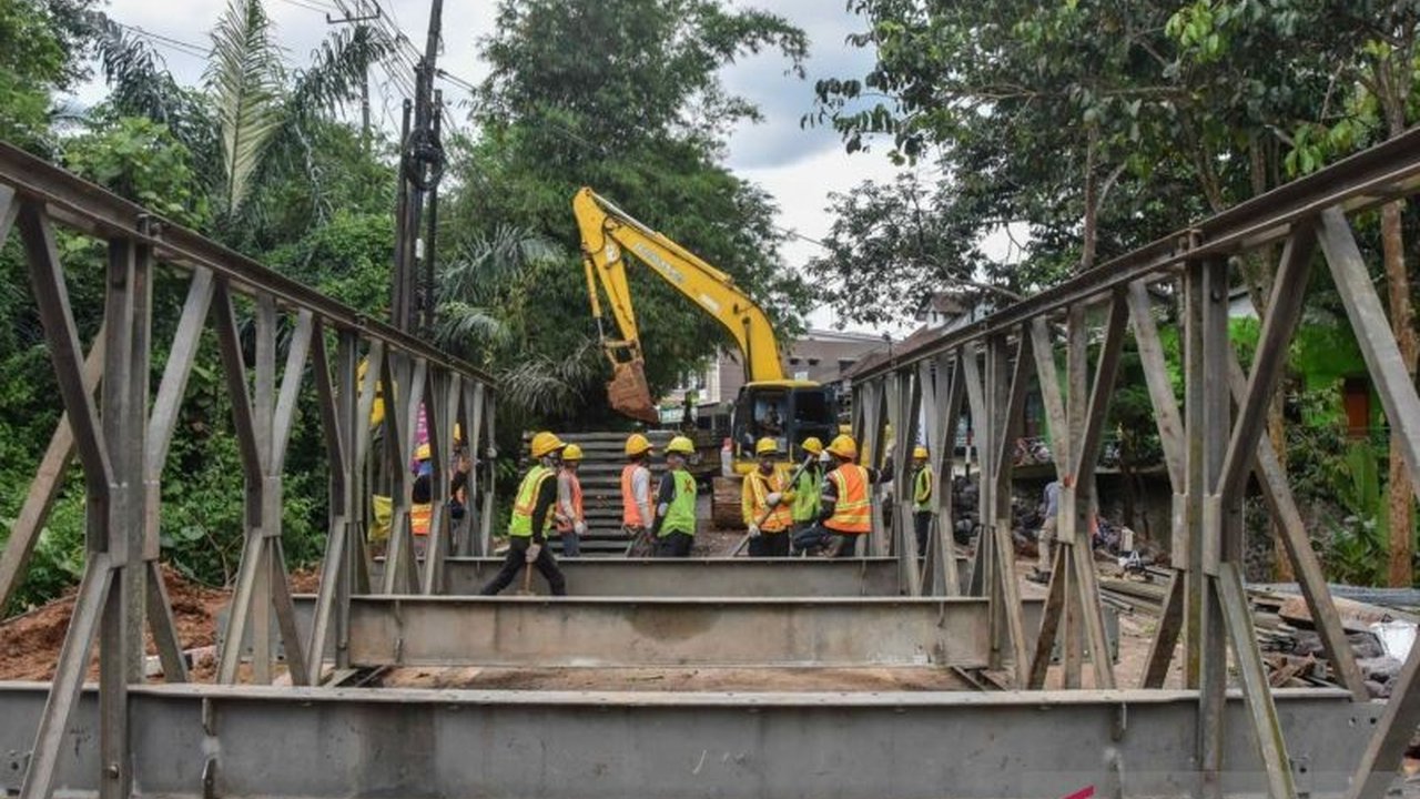 BPBD Ciamis mengumumkan pemasangan jembatan bailey di Cipaku untuk memulihkan kelancaran jalan nasional Ciamis-Cirebon pasca longsor. Proses ini ditargetkan selesai dalam tujuh hari.