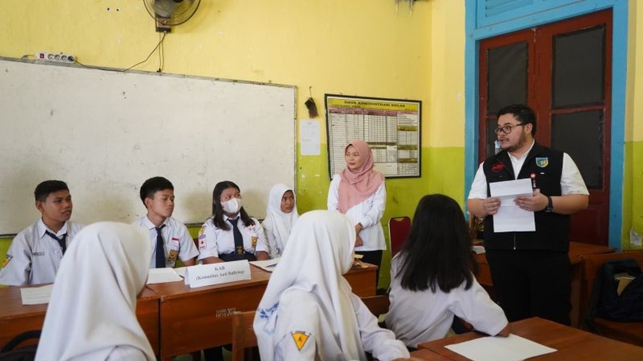 Pemerintah Kabupaten Kediri mengambil langkah signifikan dengan Pengangkatan Guru PPPK Kediri sebanyak 1.585 guru honorer menjadi PPPK paruh waktu. SK akan diserahkan Desember ini. Simak detailnya!