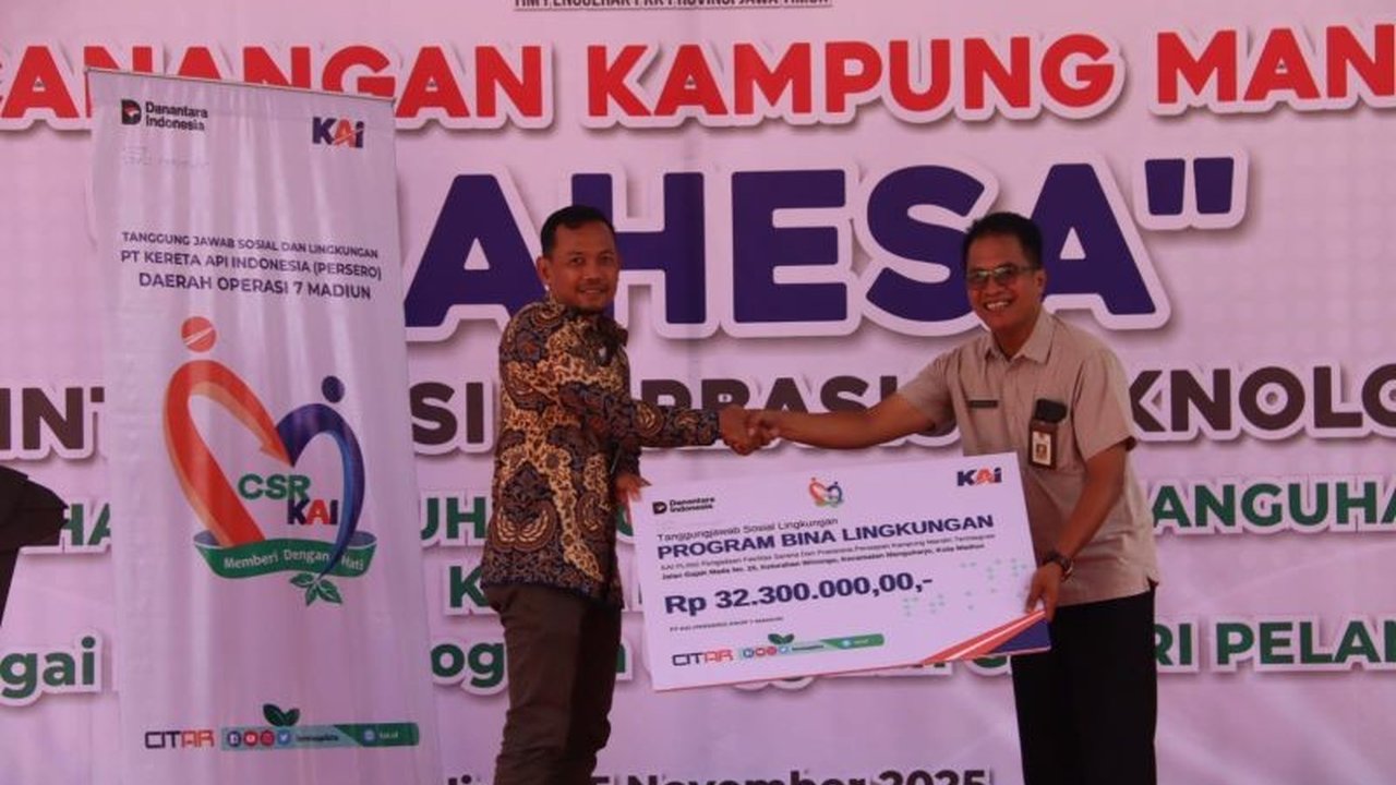 KAI Daop 7 Madiun menyalurkan bantuan TJSL sebesar Rp32,3 juta untuk pencanangan Kampung Mandiri Terintegrasi Berbasis Teknologi di Manguharjo, Madiun, demi kesejahteraan masyarakat.