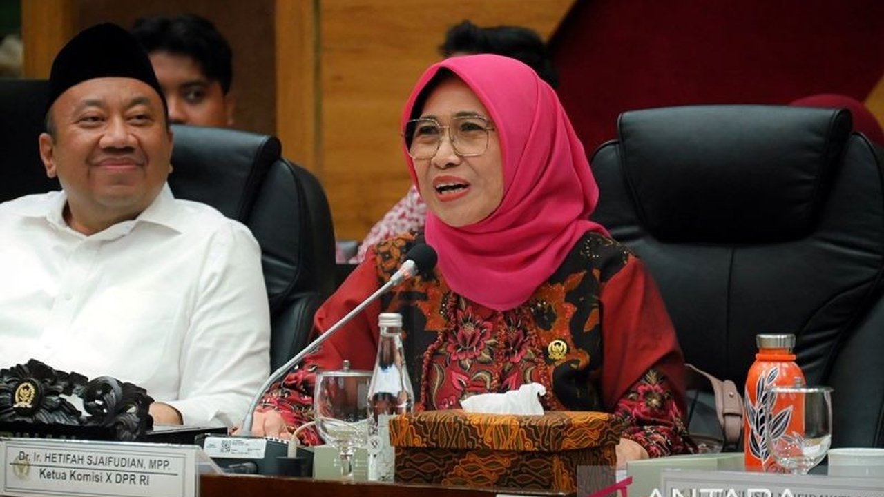 Komisi X DPR RI mendesak aparat keamanan mengusut tuntas insiden Ledakan SMA 72 Jakarta yang melukai puluhan orang, menekankan pentingnya keamanan dan pemulihan trauma korban.
