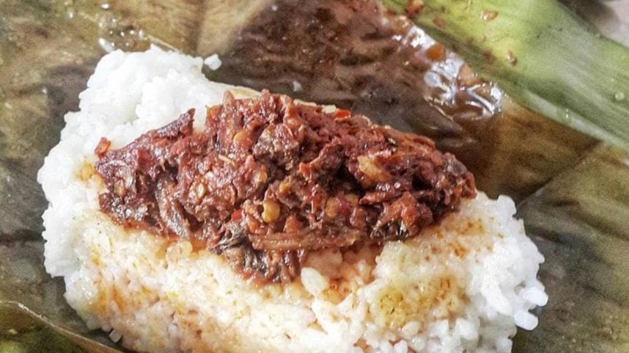 Dinas Pariwisata dan Kebudayaan Trenggalek mengusulkan kuliner khas Sego Gegok sebagai Warisan Budaya Tak Benda (WBTB) 2026. Simak mengapa Trenggalek yakin Sego Gegok layak diakui!