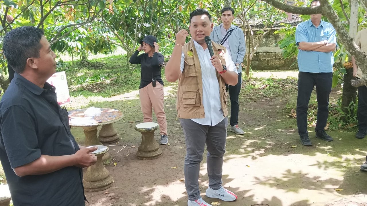 Kisah Mantan Pegawai Bank yang Sukses Raup Omzet Miliaran dari Kebun Cokelat