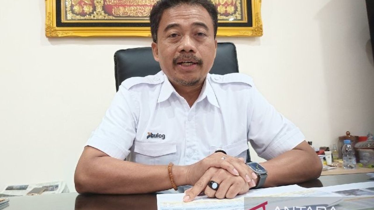 Perum Bulog Kanwil Papua mengambil alih biaya pengiriman Beras SPHP ke 10 kabupaten terpencil, menekan harga jual agar terjangkau masyarakat.