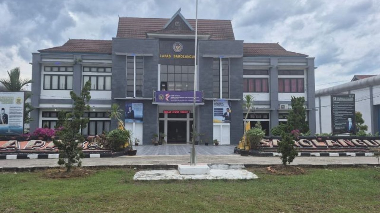 Lapas Kelas IIB Sarolangun Jambi membantah keras pemberitaan yang menyebut WBP bebas gunakan telepon genggam dan rekening digital, menegaskan pengawasan ketat sesuai aturan.