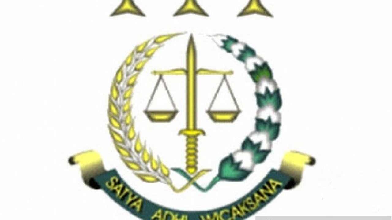 Kejaksaan Tinggi Jawa Tengah menahan seorang pegawai bank di Purworejo terkait dugaan korupsi Rp4,2 miliar. Modus 'layanan prioritas' palsu jadi pemicu kerugian negara.
