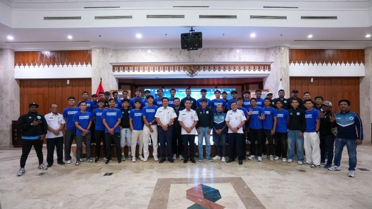 Klub kebanggaan Jakarta Utara, Persitara Jakarta Utara, mematok target tinggi untuk naik kasta ke Liga 2 musim depan. Mereka siap berjuang di Liga 3 Nasional. Akankah terwujud?