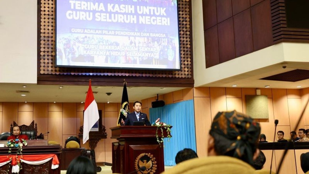Wakil Ketua MPR RI Edhie Baskoro Yudhoyono (Ibas) menekankan pentingnya Kesejahteraan Guru sebagai prioritas utama demi mewujudkan Indonesia Emas 2045 yang berdaya saing.