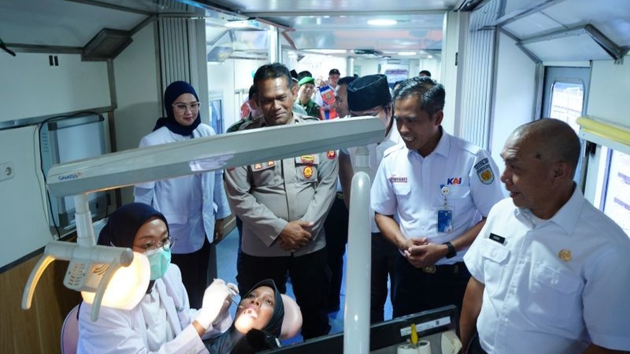PT KAI Divre III Palembang meluncurkan Layanan Rail Clinic gratis di Stasiun Payakabung, Ogan Ilir, menyediakan pemeriksaan kesehatan komprehensif dan edukasi keselamatan bagi warga sekitar.