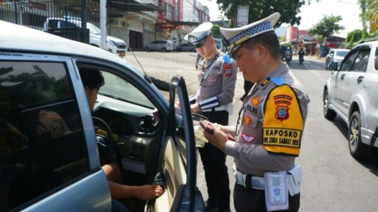 Polda Sulawesi Utara berhasil menjaring 4.103 pelanggar lalu lintas selama sepekan Operasi Zebra Samrat, menunjukkan lonjakan signifikan dibandingkan tahun sebelumnya.