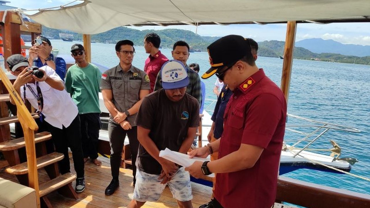 Kantor Imigrasi Labuan Bajo perketat pengawasan laut melalui kolaborasi lintas instansi. Ini cegah pelanggaran keimigrasian di tengah lonjakan wisatawan, pastikan keamanan perairan.