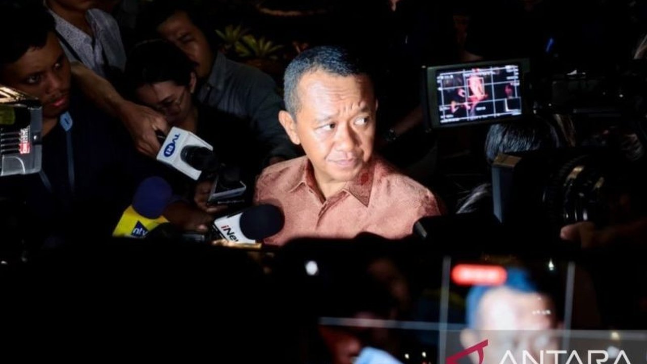 Presiden Prabowo Subianto tegaskan penegakan aturan di Bandara Morowali, Sulawesi Tengah, menyusul dugaan aktivitas ilegal. Menteri Bahlil memastikan proses hukum tanpa pandang bulu untuk menjaga kedaulatan negara.