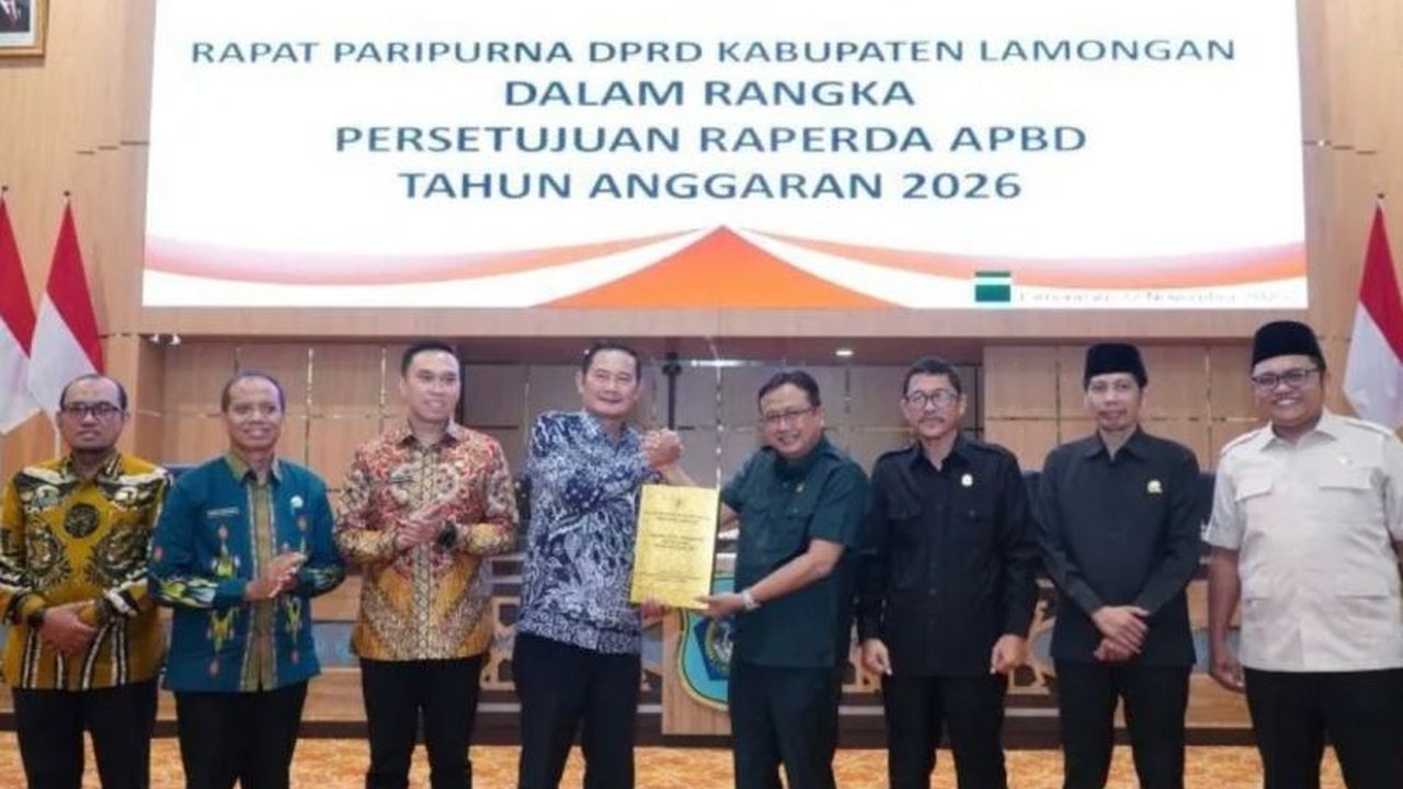 Pemerintah Kabupaten Lamongan bersama DPRD telah menyetujui Rancangan Peraturan Daerah tentang Anggaran Pendapatan dan Belanja Daerah (Raperda APBD) 2026, yang difokuskan pada percepatan peningkatan layanan publik dan penguatan ekonomi kerakyatan.
