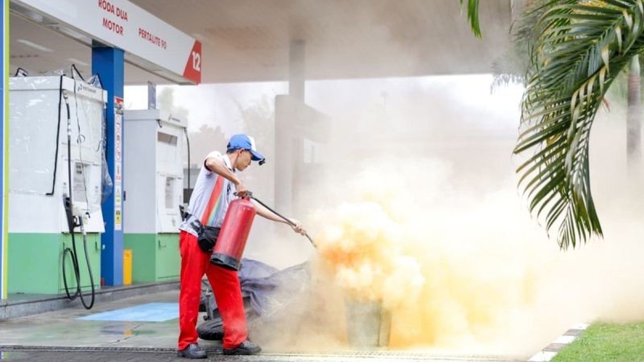 PT Pertamina Retail (Pertare) menggelar simulasi Penanggulangan Keadaan Darurat (PKD) di SPBU COCO Lempuyangan, memperkuat kesiapsiagaan SPBU agar pekerja sigap dan aman menghadapi situasi kritis.
