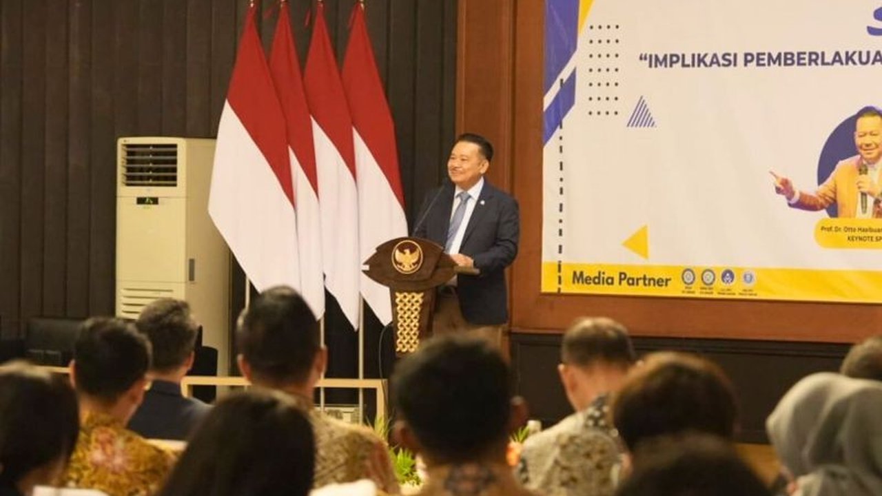 Wakil Menko Kumham Imipas Otto Hasibuan menegaskan KUHP Baru yang akan berlaku pada 2 Januari 2026 akan memperkuat keadilan berbasis HAM, menandai reformasi hukum pidana yang humanis di Indonesia.