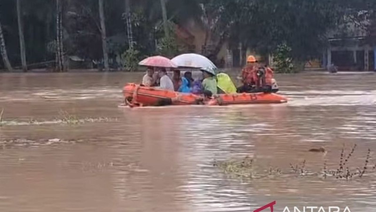 Banjir Padang Pariaman telah berdampak pada 10.575 warga di 11 kecamatan, menyebabkan satu orang hilang dan ribuan dievakuasi. Peringatan cuaca ekstrem masih berlanjut.