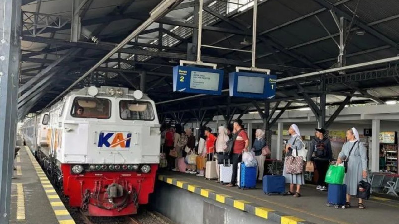 KAI Daop 6 Yogyakarta berhasil amankan barang penumpang senilai Rp1,8 miliar sepanjang 2025. Temukan tips penting agar barang Anda tidak tertinggal!