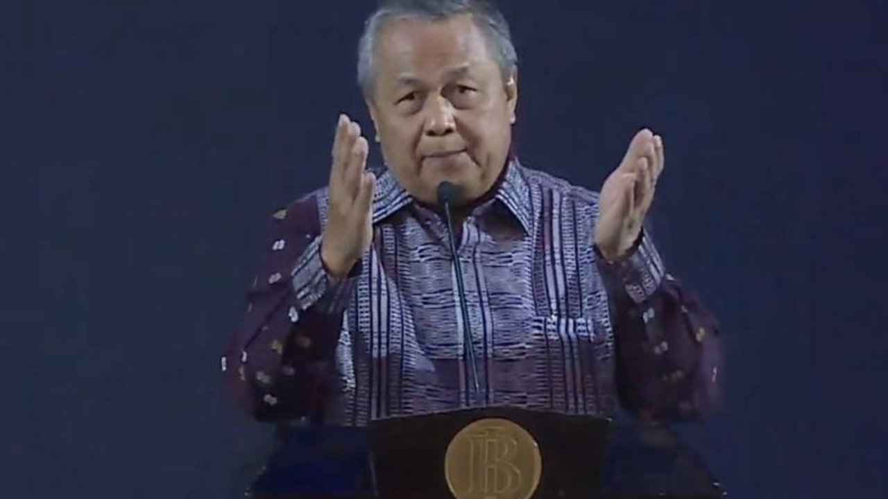 Gubernur Bank Indonesia (BI) Perry Warjiyo membeberkan Prospek Ekonomi Global yang diprediksi masih suram hingga 2027, didorong oleh kebijakan proteksionis AS dan ketidakpastian dunia yang tinggi.