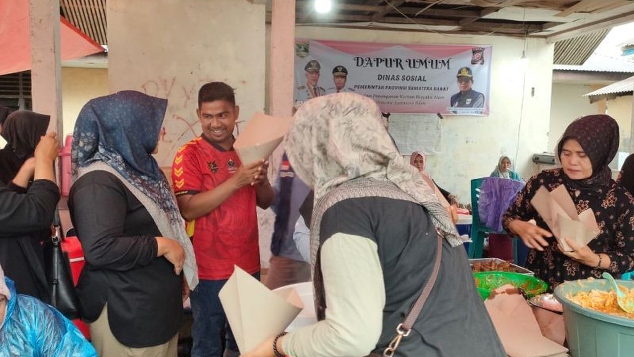 Pemerintah Kabupaten Pasaman Barat mengumumkan 19 dapur umum telah aktif melayani warga terdampak banjir. Bantuan dapur umum bencana Pasaman Barat ini sangat vital bagi para pengungsi.