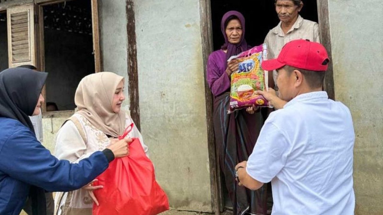 Pemerintah Kabupaten Aceh Selatan bergerak cepat menyalurkan bantuan masa panik bagi korban banjir yang melanda wilayah tersebut sejak Senin lalu. Simak detail penyaluran Bantuan Korban Banjir Aceh Selatan dan langkah Pemkab.