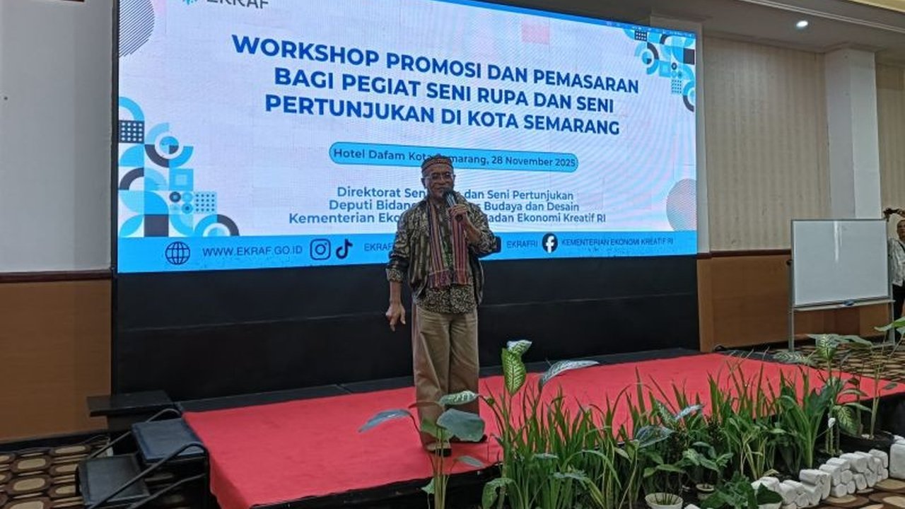 Anggota Komisi VII DPR RI Samuel Wattimena mengajak pelaku fesyen lokal di Semarang untuk membendung 