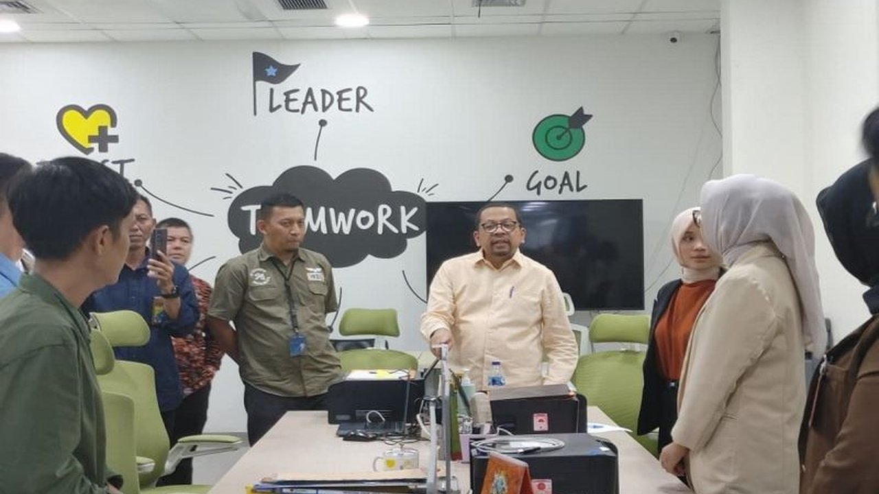 Kepala Staf Kepresidenan RI Muhammad Qodari meninjau langsung Program Magang Nasional di Padang, memastikan program berjalan maksimal dan memberikan manfaat besar bagi peserta serta industri.