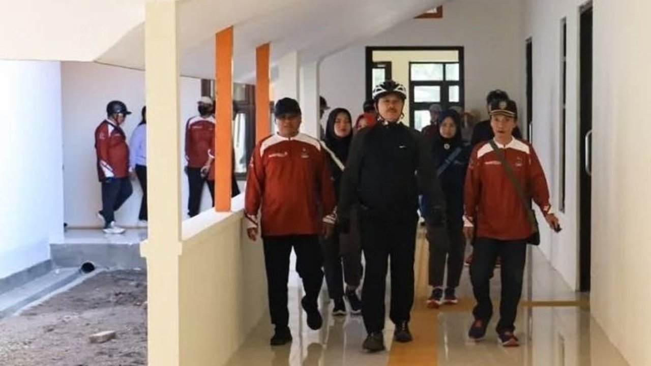 Mal Pelayanan Publik Kota Madiun telah rampung 100 persen dan siap melayani masyarakat dengan 22 jenis layanan terintegrasi, menjanjikan kemudahan akses.